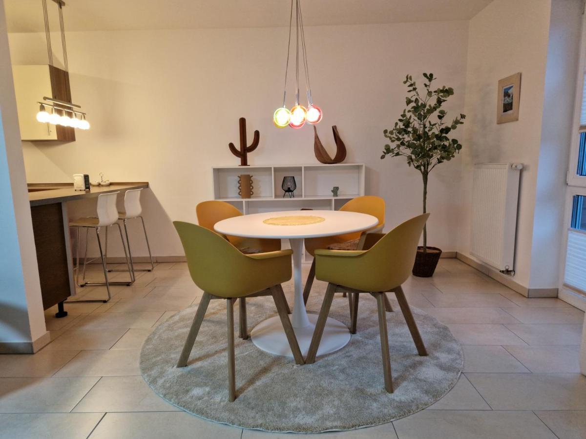 Cozy Apartment: Design Superior Zentral - Kueche - Balkon Apartment
